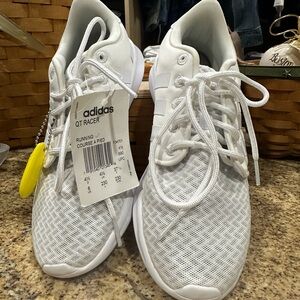 Adidas QT Racer Running Course A Pied Sneakers - NWT - 6.